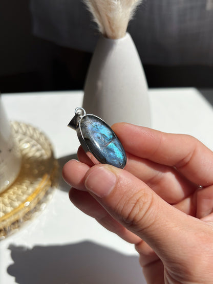 Ciondolo Ovale Labradorite 4